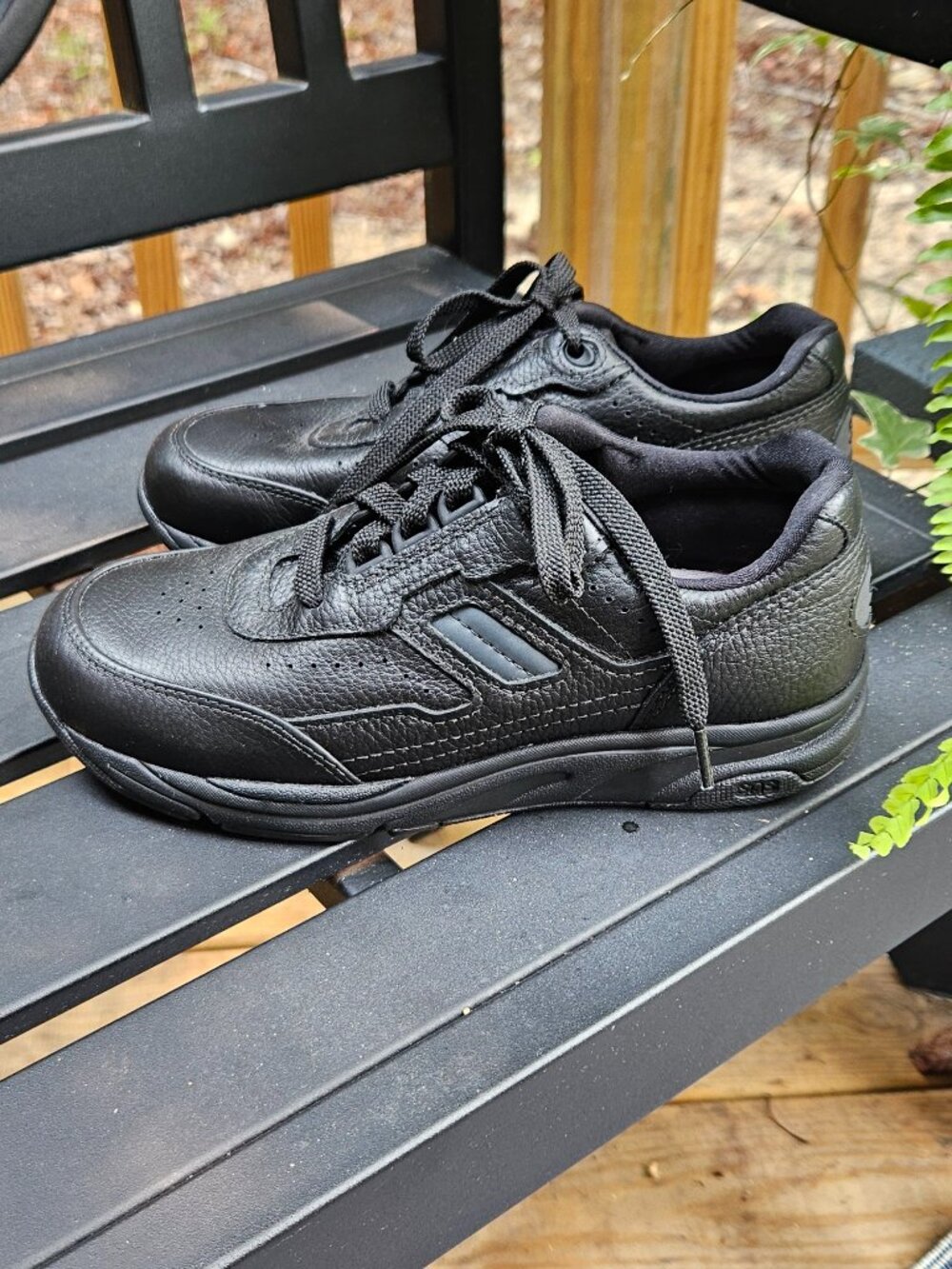 SAS Tour black walking sneakers Sz 5